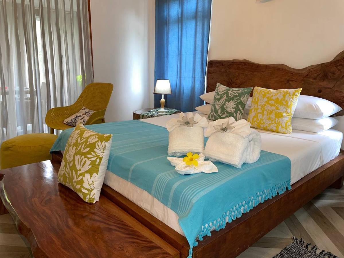 Milles Montagnes Residence Anse Royale Extérieur photo