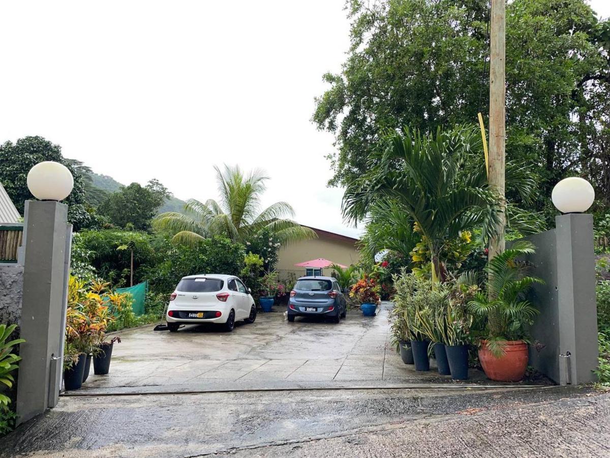 Milles Montagnes Residence Anse Royale Extérieur photo